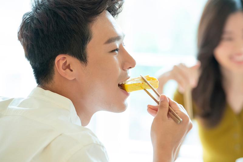 「1口30回」噛むことを心がけましょう