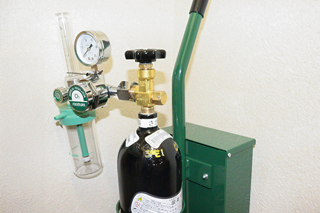 酸素ボンベ