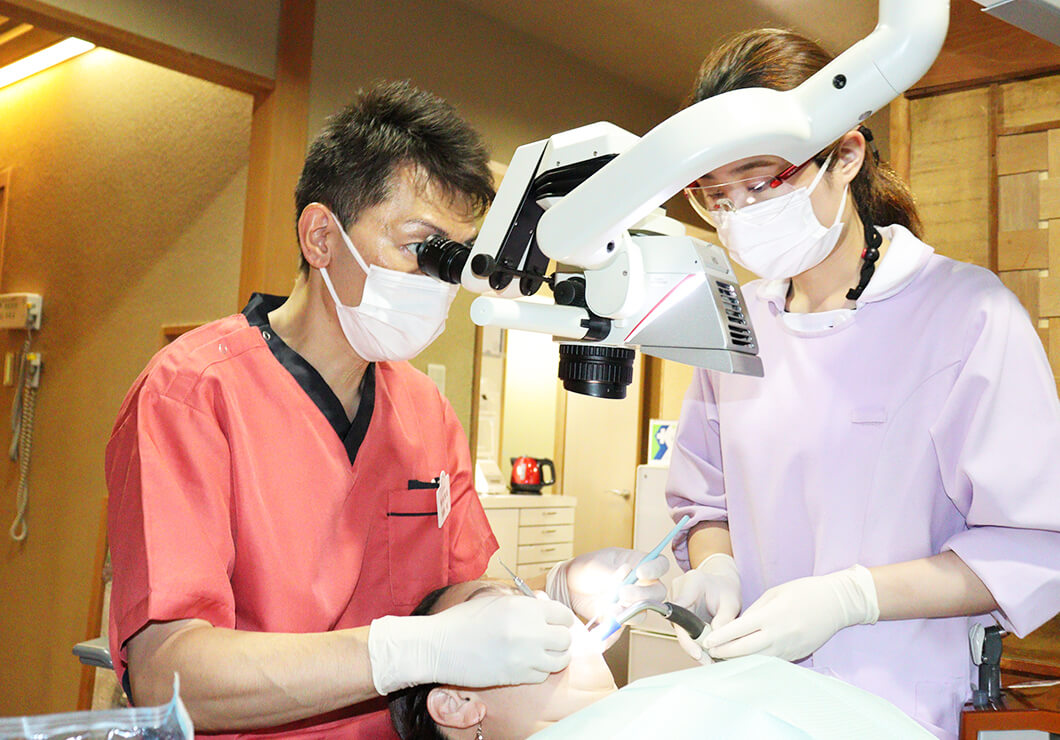 精密な根管治療を可能にするマイクロスコープ